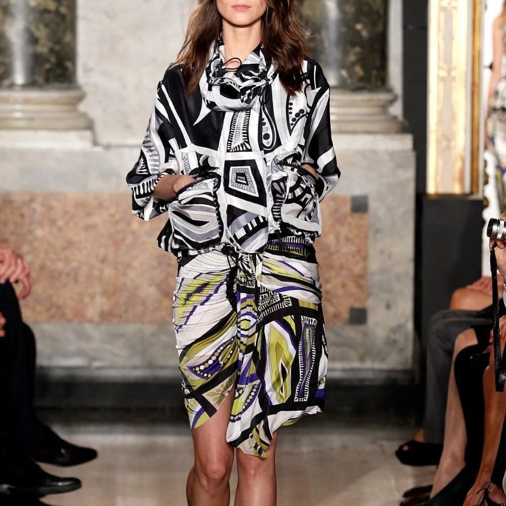 Beyoncé Knowles in Classic EMILIO PUCCI Runway Blue and Yellow Wrap Skir…